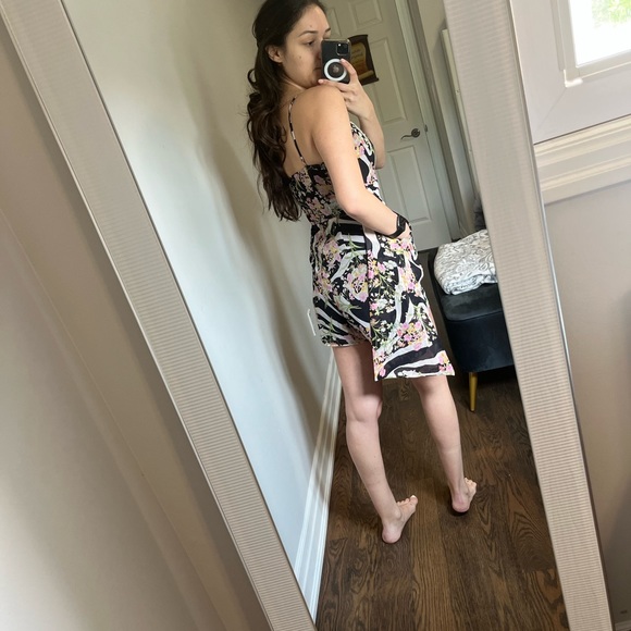 Printed romper with adjustable straps - Picture 3 of 7